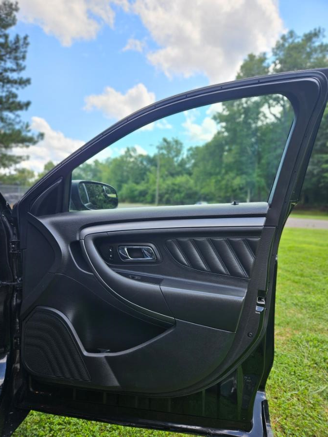 2012 Ford Taurus 4dr Sdn SEL AWD, available for sale in New Britain, Connecticut | Supreme Automotive. New Britain, Connecticut 2012 Ford Taurus 4dr Sdn SEL AWD, available for sale in New Britain, Connecticut | Supreme Automotive. New Britain, Connecticut