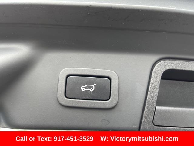 2019 Land Rover Range Rover Velar SE R-Dynamic, available for sale in Freehold, New Jersey | Shop Auto. Freehold, New Jersey 2019 Land Rover Range Rover Velar SE R-Dynamic, available for sale in Freehold, New Jersey | Shop Auto. Freehold, New Jersey
