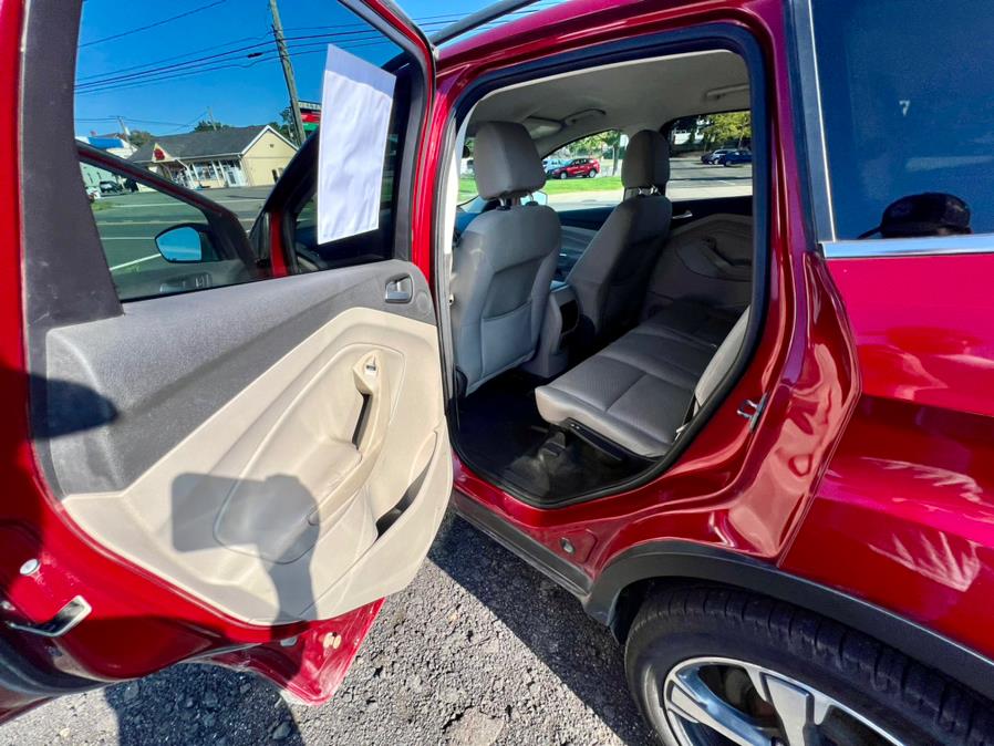 2017 Ford Escape SE 4WD, available for sale in Wallingford, Connecticut | Wallingford Auto Center LLC. Wallingford, Connecticut 2017 Ford Escape SE 4WD, available for sale in Wallingford, Connecticut | Wallingford Auto Center LLC. Wallingford, Connecticut