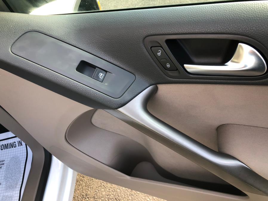 2009 Volkswagen Tiguan FWD 4dr Auto S, available for sale in Irvington, New Jersey | Elis Motors Corp. Irvington, New Jersey 2009 Volkswagen Tiguan FWD 4dr Auto S, available for sale in Irvington, New Jersey | Elis Motors Corp. Irvington, New Jersey