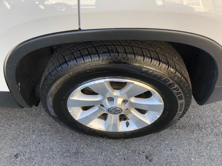 2009 Volkswagen Tiguan FWD 4dr Auto S, available for sale in Irvington, New Jersey | Elis Motors Corp. Irvington, New Jersey 2009 Volkswagen Tiguan FWD 4dr Auto S, available for sale in Irvington, New Jersey | Elis Motors Corp. Irvington, New Jersey