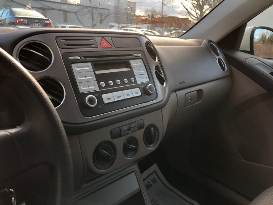 2009 Volkswagen Tiguan FWD 4dr Auto S, available for sale in Irvington, New Jersey | Elis Motors Corp. Irvington, New Jersey 2009 Volkswagen Tiguan FWD 4dr Auto S, available for sale in Irvington, New Jersey | Elis Motors Corp. Irvington, New Jersey