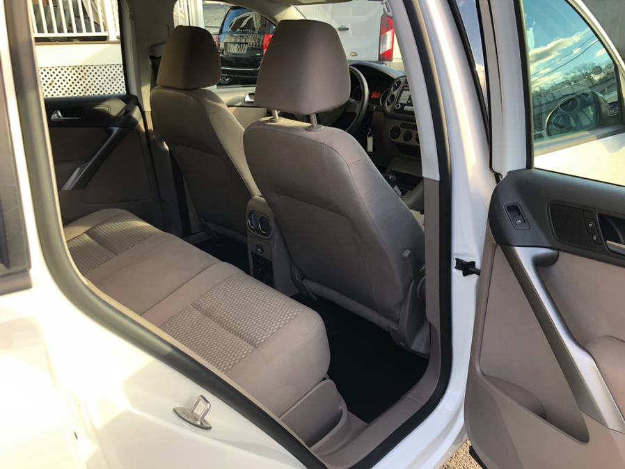 2009 Volkswagen Tiguan FWD 4dr Auto S, available for sale in Irvington, New Jersey | Elis Motors Corp. Irvington, New Jersey 2009 Volkswagen Tiguan FWD 4dr Auto S, available for sale in Irvington, New Jersey | Elis Motors Corp. Irvington, New Jersey