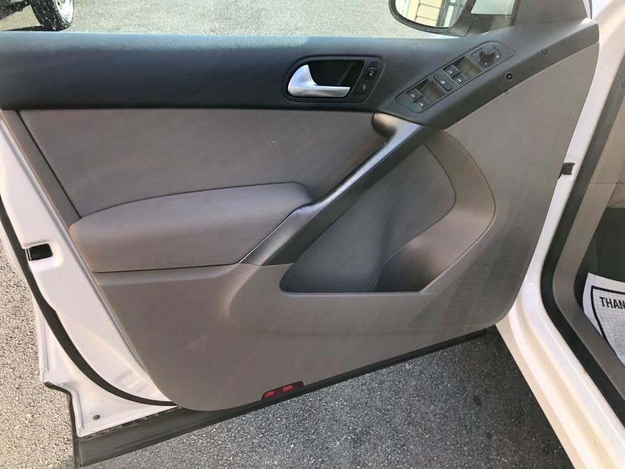 2009 Volkswagen Tiguan FWD 4dr Auto S, available for sale in Irvington, New Jersey | Elis Motors Corp. Irvington, New Jersey 2009 Volkswagen Tiguan FWD 4dr Auto S, available for sale in Irvington, New Jersey | Elis Motors Corp. Irvington, New Jersey