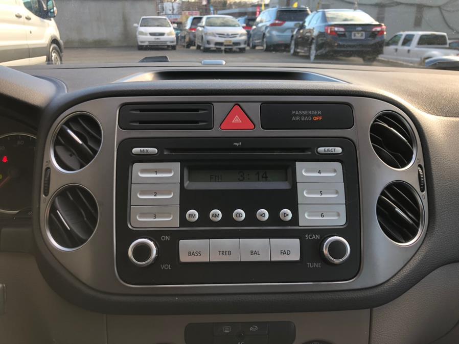 2009 Volkswagen Tiguan FWD 4dr Auto S, available for sale in Irvington, New Jersey | Elis Motors Corp. Irvington, New Jersey 2009 Volkswagen Tiguan FWD 4dr Auto S, available for sale in Irvington, New Jersey | Elis Motors Corp. Irvington, New Jersey