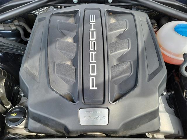 2016 Porsche Macan S, available for sale in Stratford, Connecticut | Wiz Leasing Inc. Stratford, Connecticut 2016 Porsche Macan S, available for sale in Stratford, Connecticut | Wiz Leasing Inc. Stratford, Connecticut