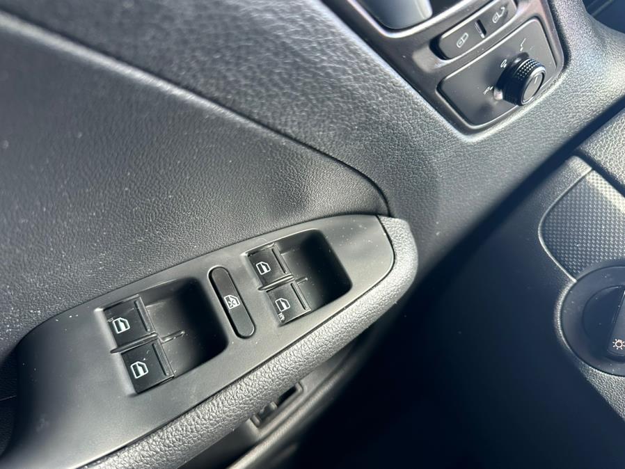 2016 Volkswagen Jetta Sedan 4dr Auto 1.4T S w/Technology, available for sale in Hartford, Connecticut | Lex Autos LLC. Hartford, Connecticut 2016 Volkswagen Jetta Sedan 4dr Auto 1.4T S w/Technology, available for sale in Hartford, Connecticut | Lex Autos LLC. Hartford, Connecticut