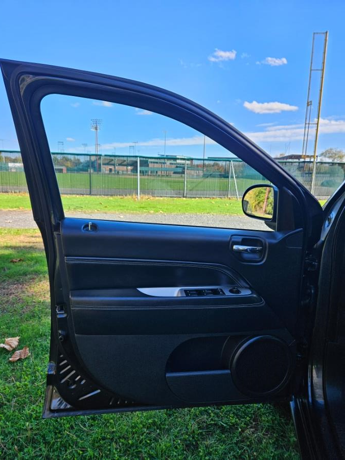 2014 Jeep Compass 4WD 4dr Latitude, available for sale in New Britain, Connecticut | Supreme Automotive. New Britain, Connecticut 2014 Jeep Compass 4WD 4dr Latitude, available for sale in New Britain, Connecticut | Supreme Automotive. New Britain, Connecticut