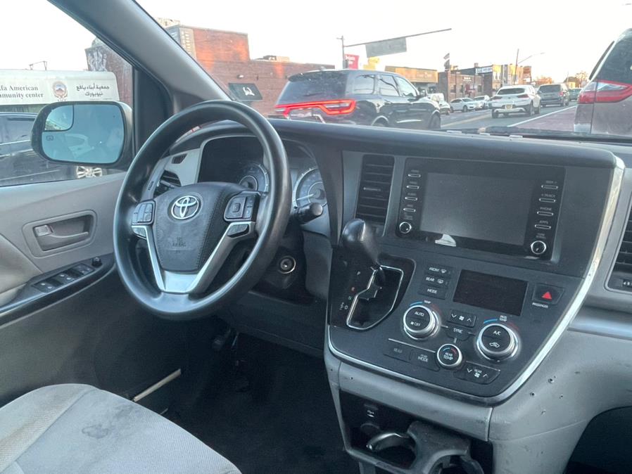 2018 Toyota Sienna L FWD 7-Passenger (Natl), available for sale in BROOKLYN, New York | Deals on Wheels International Auto. BROOKLYN, New York 2018 Toyota Sienna L FWD 7-Passenger (Natl), available for sale in BROOKLYN, New York | Deals on Wheels International Auto. BROOKLYN, New York