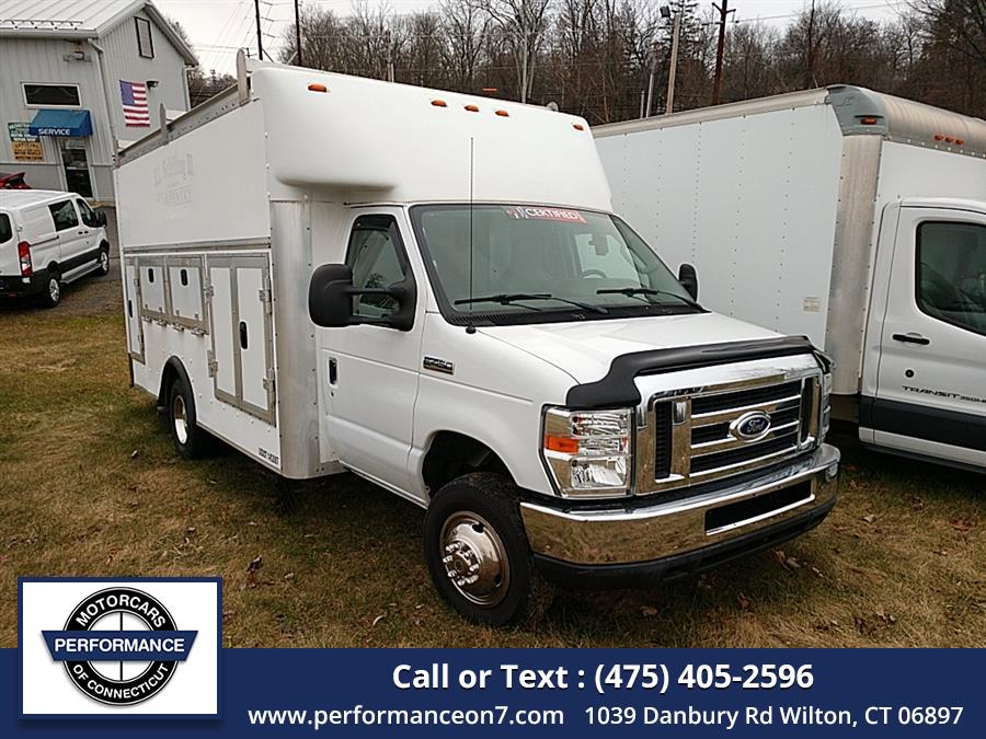 Used 2014 Ford Econoline Commercial Cutaway in Wilton, Connecticut | Performance Motor Cars Of Connecticut LLC. Wilton, Connecticut