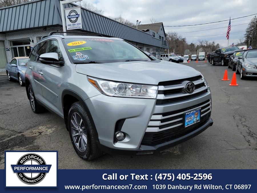 Used 2019 Toyota Highlander in Wilton, Connecticut | Performance Motor Cars Of Connecticut LLC. Wilton, Connecticut