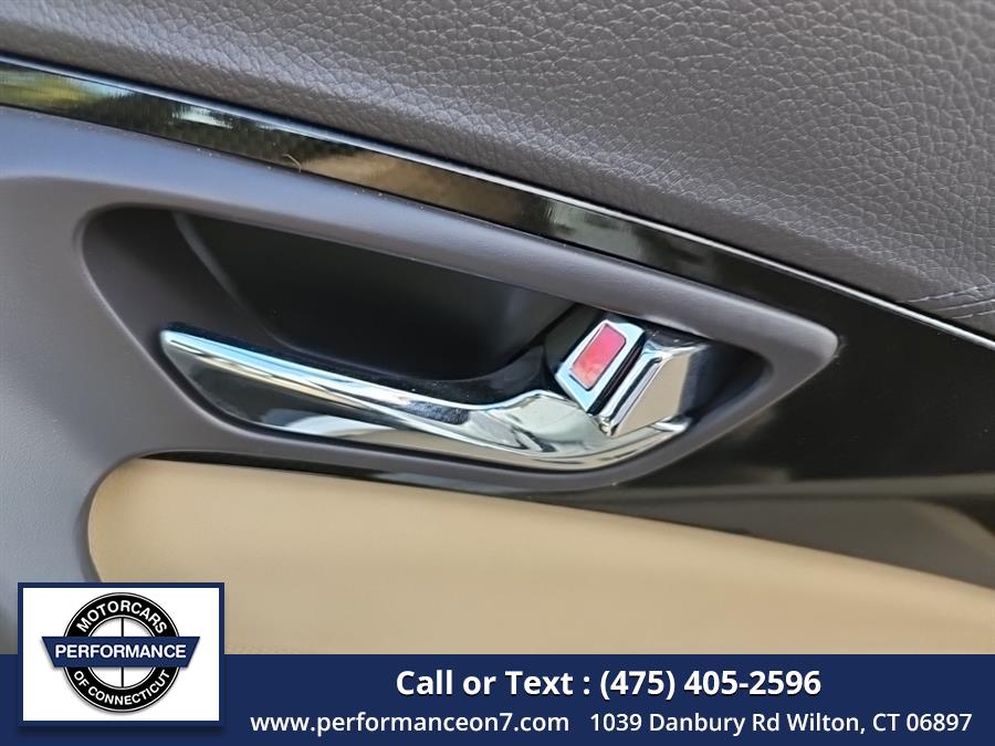 2013 Hyundai Azera 4dr Sdn, available for sale in Wilton, Connecticut | Performance Motor Cars Of Connecticut LLC. Wilton, Connecticut 2013 Hyundai Azera 4dr Sdn, available for sale in Wilton, Connecticut | Performance Motor Cars Of Connecticut LLC. Wilton, Connecticut
