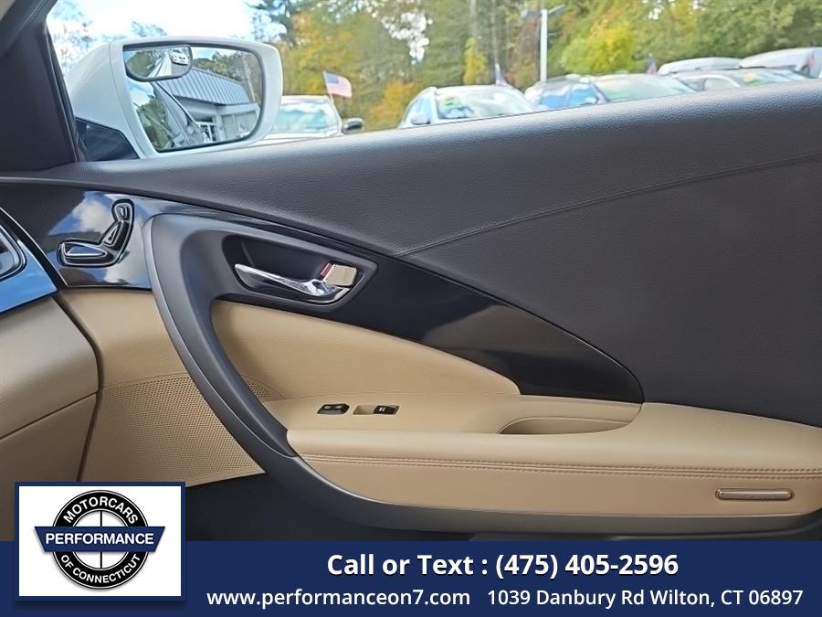 2013 Hyundai Azera 4dr Sdn, available for sale in Wilton, Connecticut | Performance Motor Cars Of Connecticut LLC. Wilton, Connecticut 2013 Hyundai Azera 4dr Sdn, available for sale in Wilton, Connecticut | Performance Motor Cars Of Connecticut LLC. Wilton, Connecticut