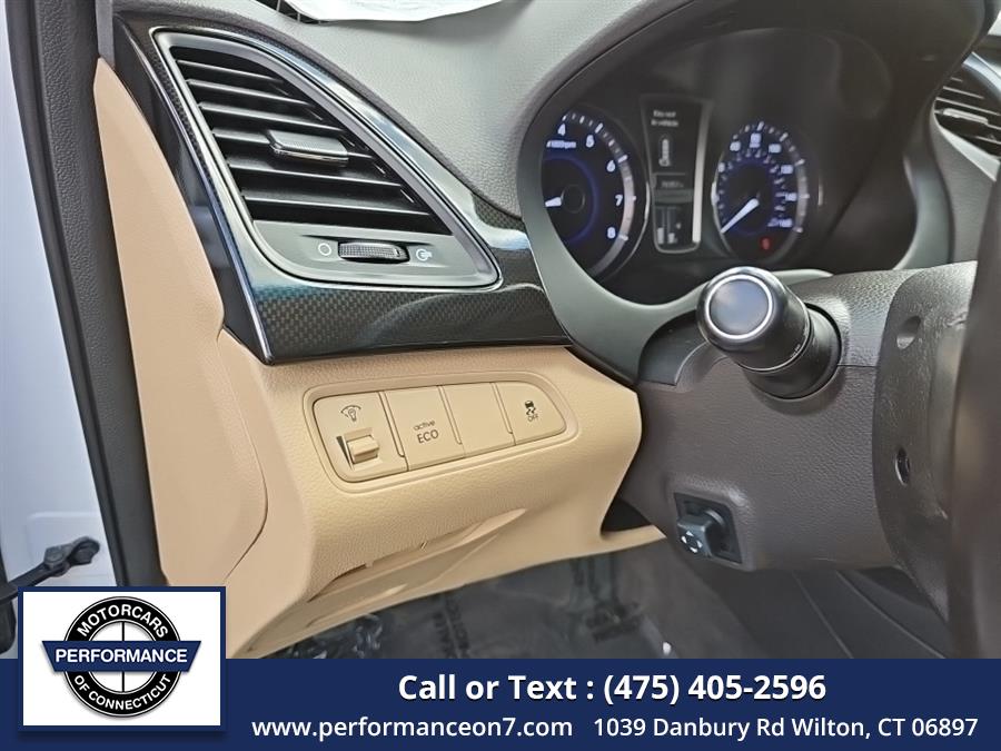 2013 Hyundai Azera 4dr Sdn, available for sale in Wilton, Connecticut | Performance Motor Cars Of Connecticut LLC. Wilton, Connecticut 2013 Hyundai Azera 4dr Sdn, available for sale in Wilton, Connecticut | Performance Motor Cars Of Connecticut LLC. Wilton, Connecticut