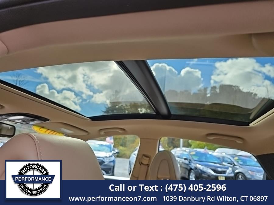 2013 Hyundai Azera 4dr Sdn, available for sale in Wilton, Connecticut | Performance Motor Cars Of Connecticut LLC. Wilton, Connecticut 2013 Hyundai Azera 4dr Sdn, available for sale in Wilton, Connecticut | Performance Motor Cars Of Connecticut LLC. Wilton, Connecticut