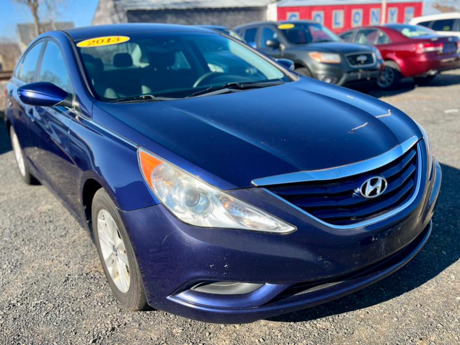 2013 Hyundai Sonata 4dr Sdn 2.4L Auto GLS, available for sale in Wallingford, Connecticut | Wallingford Auto Center LLC. Wallingford, Connecticut