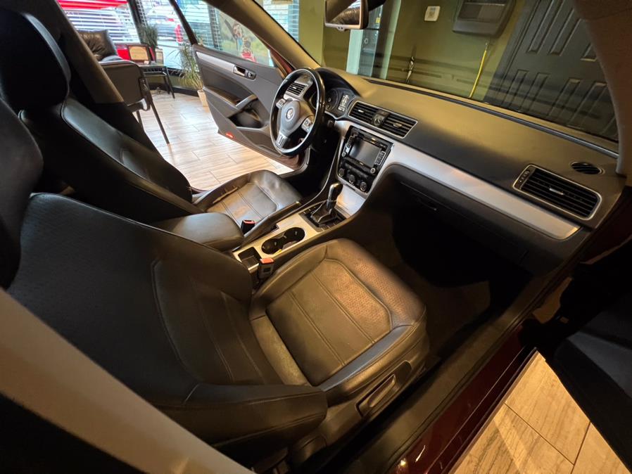 2013 Volkswagen Passat 4dr Sdn 2.5L Auto SE w/Sunroof PZEV, available for sale in West Hartford, Connecticut | AutoMax. West Hartford, Connecticut 2013 Volkswagen Passat 4dr Sdn 2.5L Auto SE w/Sunroof PZEV, available for sale in West Hartford, Connecticut | AutoMax. West Hartford, Connecticut