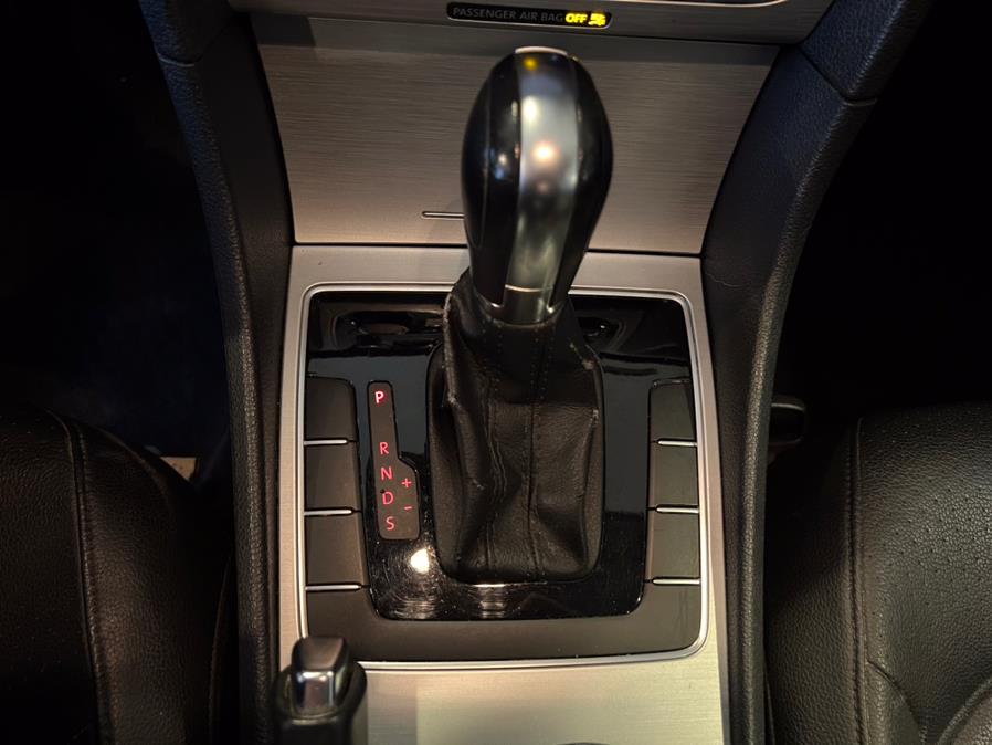 2013 Volkswagen Passat 4dr Sdn 2.5L Auto SE w/Sunroof PZEV, available for sale in West Hartford, Connecticut | AutoMax. West Hartford, Connecticut 2013 Volkswagen Passat 4dr Sdn 2.5L Auto SE w/Sunroof PZEV, available for sale in West Hartford, Connecticut | AutoMax. West Hartford, Connecticut