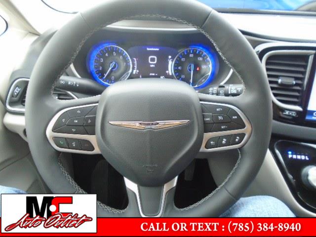 2022 Chrysler Pacifica Touring L FWD, available for sale in Colby, Kansas | M C Auto Outlet Inc. Colby, Kansas 2022 Chrysler Pacifica Touring L FWD, available for sale in Colby, Kansas | M C Auto Outlet Inc. Colby, Kansas