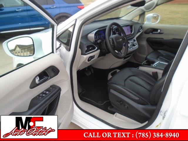 2022 Chrysler Pacifica Touring L FWD, available for sale in Colby, Kansas | M C Auto Outlet Inc. Colby, Kansas 2022 Chrysler Pacifica Touring L FWD, available for sale in Colby, Kansas | M C Auto Outlet Inc. Colby, Kansas