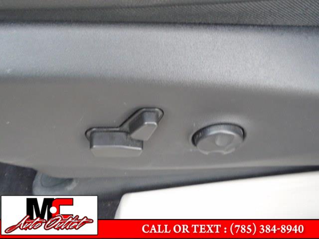 2022 Chrysler Pacifica Touring L FWD, available for sale in Colby, Kansas | M C Auto Outlet Inc. Colby, Kansas 2022 Chrysler Pacifica Touring L FWD, available for sale in Colby, Kansas | M C Auto Outlet Inc. Colby, Kansas