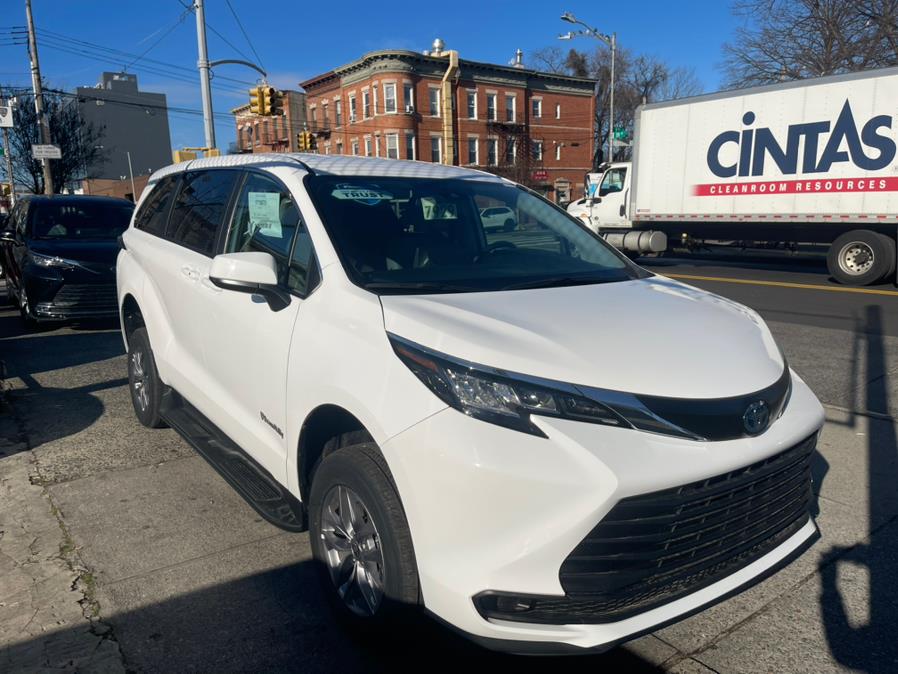 2023 Toyota Sienna LE FWD 8-Passenger (Natl), available for sale in BROOKLYN, New York | Deals on Wheels International Auto. BROOKLYN, New York 2023 Toyota Sienna LE FWD 8-Passenger (Natl), available for sale in BROOKLYN, New York | Deals on Wheels International Auto. BROOKLYN, New York