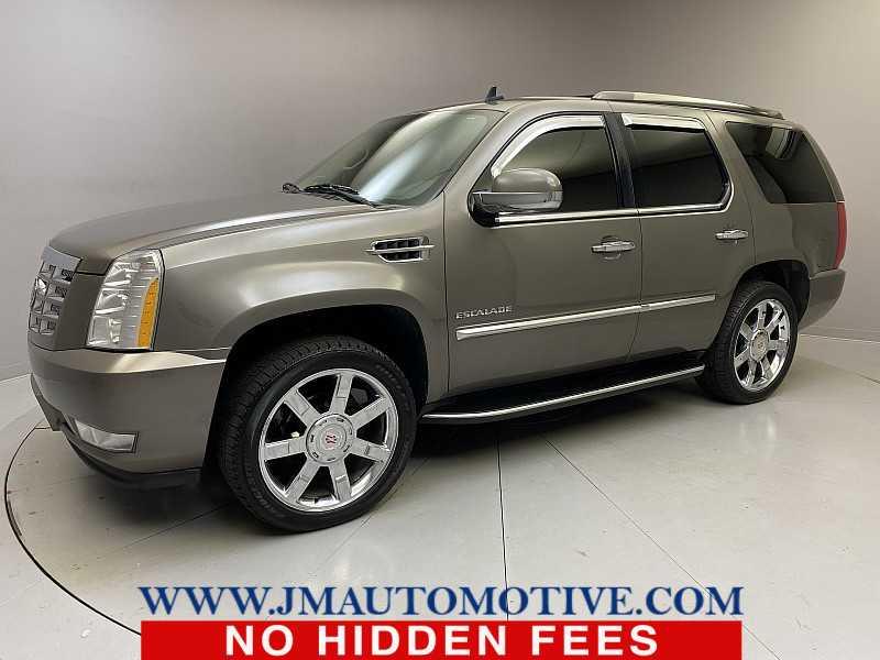 2013 Cadillac Escalade Luxury, available for sale in Naugatuck, Connecticut | J&M Automotive Sls&Svc LLC. Naugatuck, Connecticut