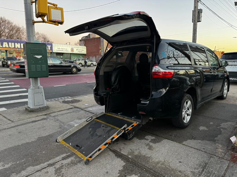 2020 Toyota Sienna L FWD 7-Passenger (Natl), available for sale in BROOKLYN, New York | Deals on Wheels International Auto. BROOKLYN, New York