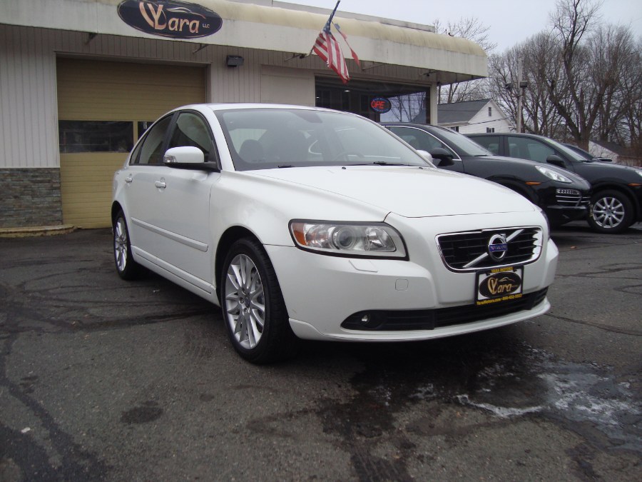 2011 Volvo S40 4dr Sdn w/Moonroof, available for sale in Manchester, Connecticut | Yara Motors. Manchester, Connecticut