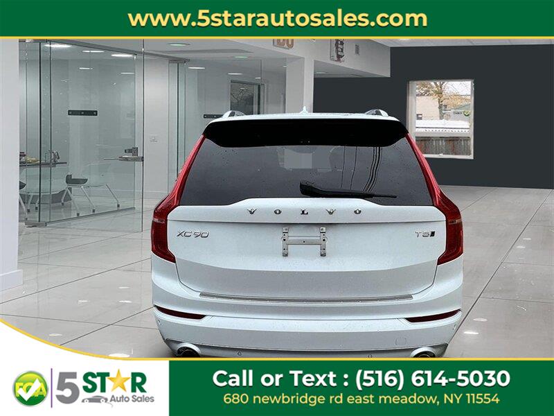 2018 Volvo XC90 T5 Momentum photo 3
