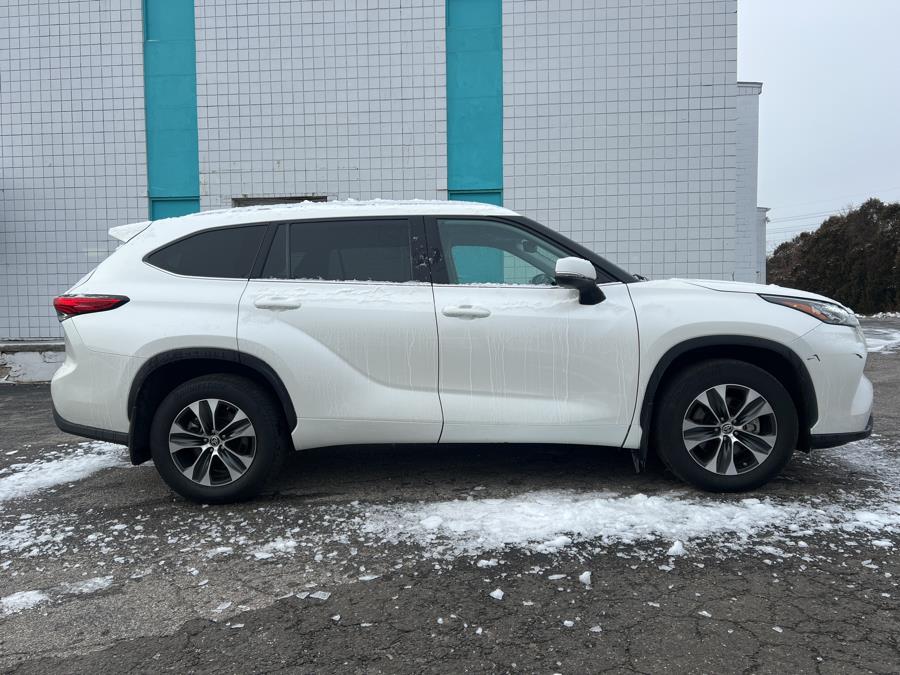 2020 Toyota Highlander XLE AWD (Natl), available for sale in Milford, Connecticut | Dealertown Auto Wholesalers. Milford, Connecticut