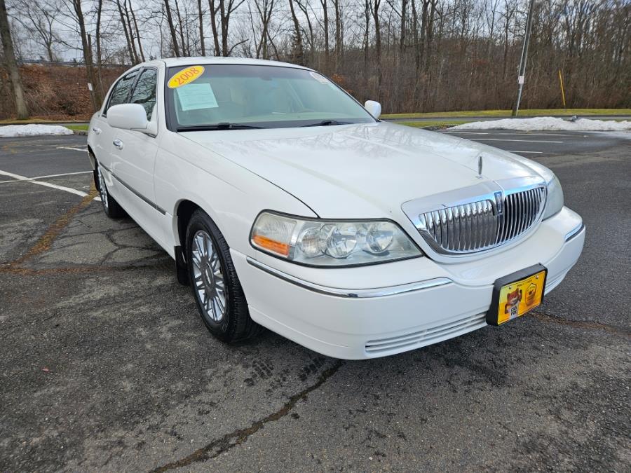 2008 Lincoln Town Car 4dr Sdn Signature Limited, available for sale in New Britain, Connecticut | Supreme Automotive. New Britain, Connecticut