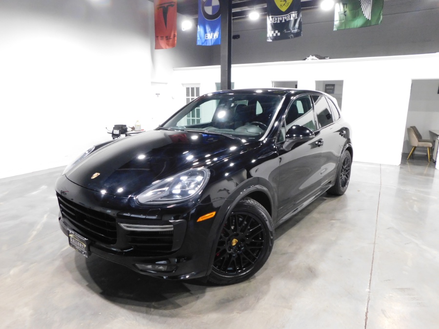 2017 Porsche Cayenne GTS photo 2