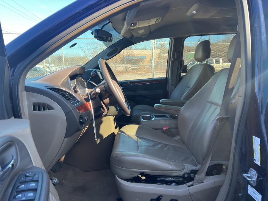 2014 Chrysler Town & Country 4dr Wgn Touring, available for sale in Milford, Connecticut | Dealertown Auto Wholesalers. Milford, Connecticut 2014 Chrysler Town & Country 4dr Wgn Touring, available for sale in Milford, Connecticut | Dealertown Auto Wholesalers. Milford, Connecticut