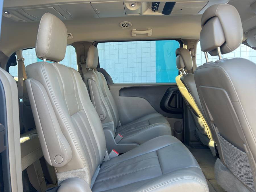 2014 Chrysler Town & Country 4dr Wgn Touring, available for sale in Milford, Connecticut | Dealertown Auto Wholesalers. Milford, Connecticut 2014 Chrysler Town & Country 4dr Wgn Touring, available for sale in Milford, Connecticut | Dealertown Auto Wholesalers. Milford, Connecticut