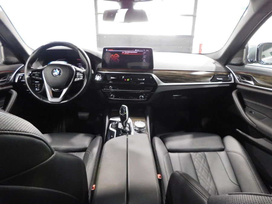 2021 BMW 5 Series 530i photo 21