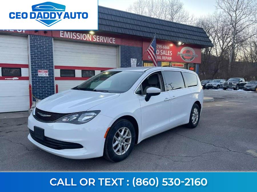 2017 Chrysler Pacifica LX FWD, available for sale in Online only, Connecticut | CEO DADDY AUTO. Online only, Connecticut