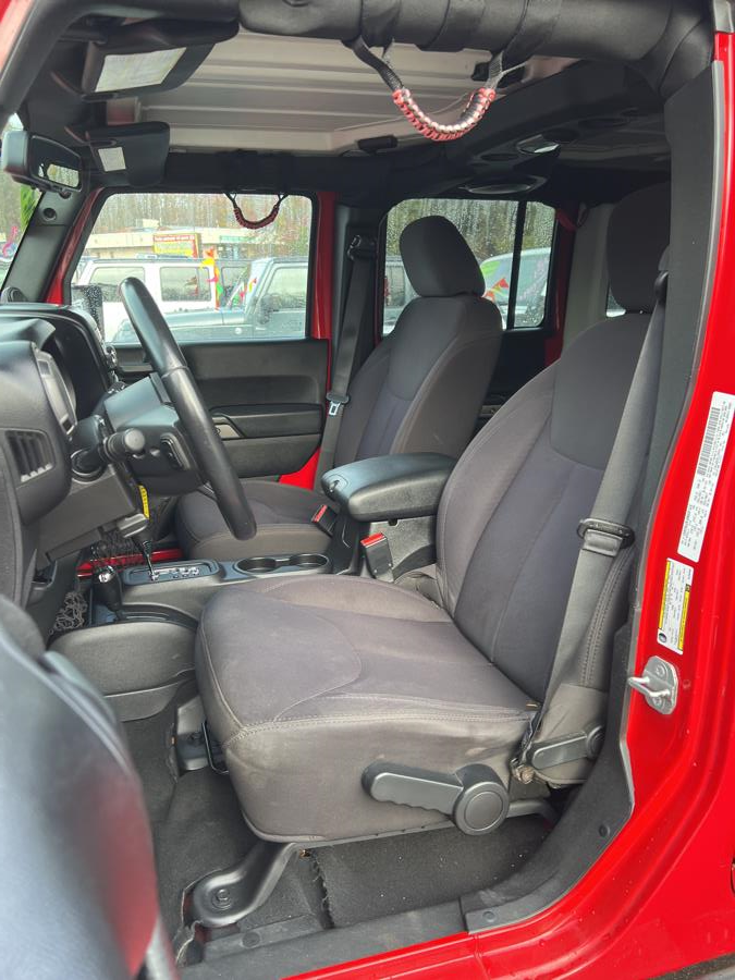2014 Jeep Wrangler Unlimited 4WD 4dr Sport, available for sale in Branford, Connecticut | Al Mac Motors 2. Branford, Connecticut 2014 Jeep Wrangler Unlimited 4WD 4dr Sport, available for sale in Branford, Connecticut | Al Mac Motors 2. Branford, Connecticut