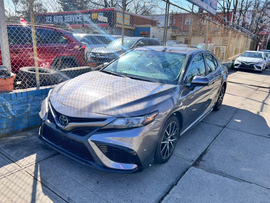 2021 Toyota Camry SE Auto (Natl), available for sale in BROOKLYN, New York | Deals on Wheels International Auto. BROOKLYN, New York