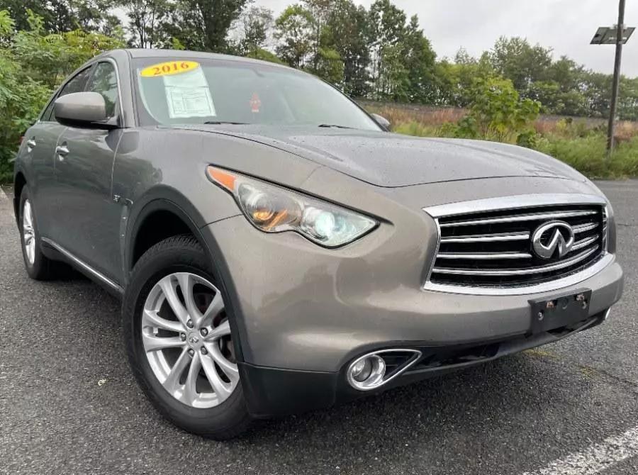 Used 2016 INFINITI QX70 in Plainfield, New Jersey | Lux Auto Sales of NJ. Plainfield, New Jersey