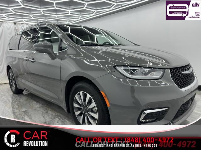 Used 2021 Chrysler Pacifica in Avenel, New Jersey | Car Revolution. Avenel, New Jersey