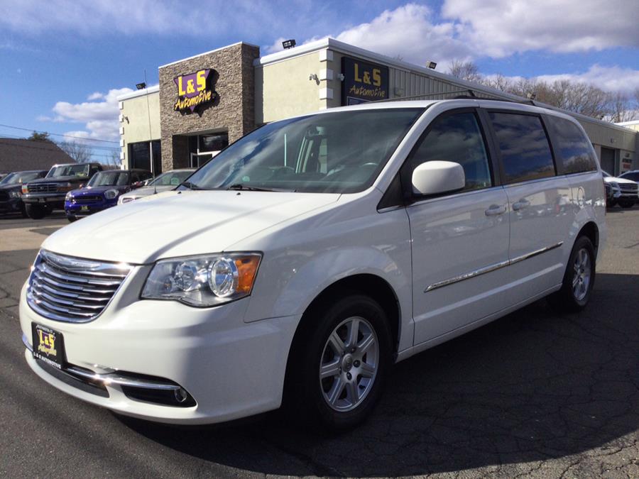 Used 2012 Chrysler Town & Country in Plantsville, Connecticut | L&S Automotive LLC. Plantsville, Connecticut