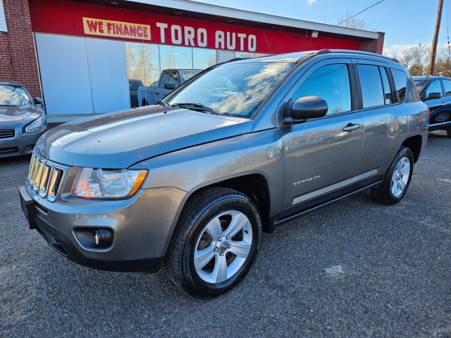 2013 Jeep Compass 4WD 4dr Latitude W/Sunroof, available for sale in East Windsor, Connecticut | Toro Auto. East Windsor, Connecticut