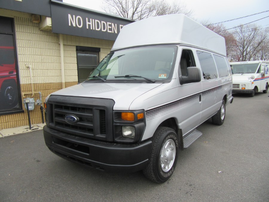 2012 Ford Econoline Wagon E-350 Super Duty Ext XLT, available for sale in Little Ferry, New Jersey | Royalty Auto Sales. Little Ferry, New Jersey