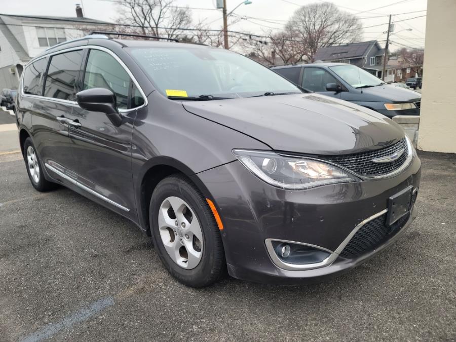2017 Chrysler Pacifica Touring-L Plus FWD, available for sale in Lodi, New Jersey | AW Auto & Truck Wholesalers, Inc. Lodi, New Jersey