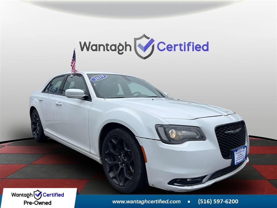 Used 2019 Chrysler 300 in Wantagh, New York | Wantagh Certified. Wantagh, New York