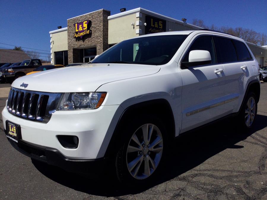 2013 Jeep Grand Cherokee 4WD 4dr Laredo, available for sale in Plantsville, Connecticut | L&S Automotive LLC. Plantsville, Connecticut