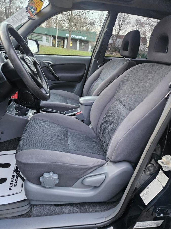 2002 Toyota RAV4 4dr Auto 4WD (Natl), available for sale in New Britain, Connecticut | Supreme Automotive. New Britain, Connecticut 2002 Toyota RAV4 4dr Auto 4WD (Natl), available for sale in New Britain, Connecticut | Supreme Automotive. New Britain, Connecticut