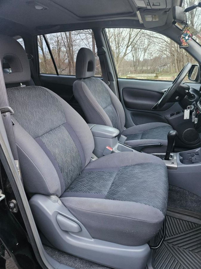 2002 Toyota RAV4 4dr Auto 4WD (Natl), available for sale in New Britain, Connecticut | Supreme Automotive. New Britain, Connecticut 2002 Toyota RAV4 4dr Auto 4WD (Natl), available for sale in New Britain, Connecticut | Supreme Automotive. New Britain, Connecticut