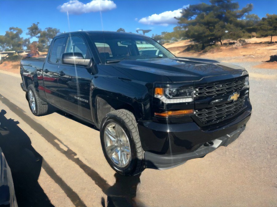 2017 Chevrolet Silverado 1500 4WD Double Cab 143.5" Custom, available for sale in Waterbury, Connecticut | Jim Juliani Motors. Waterbury, Connecticut